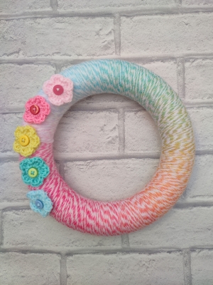 Wool wrapped wreath with handmade crochet flowers - 22cm